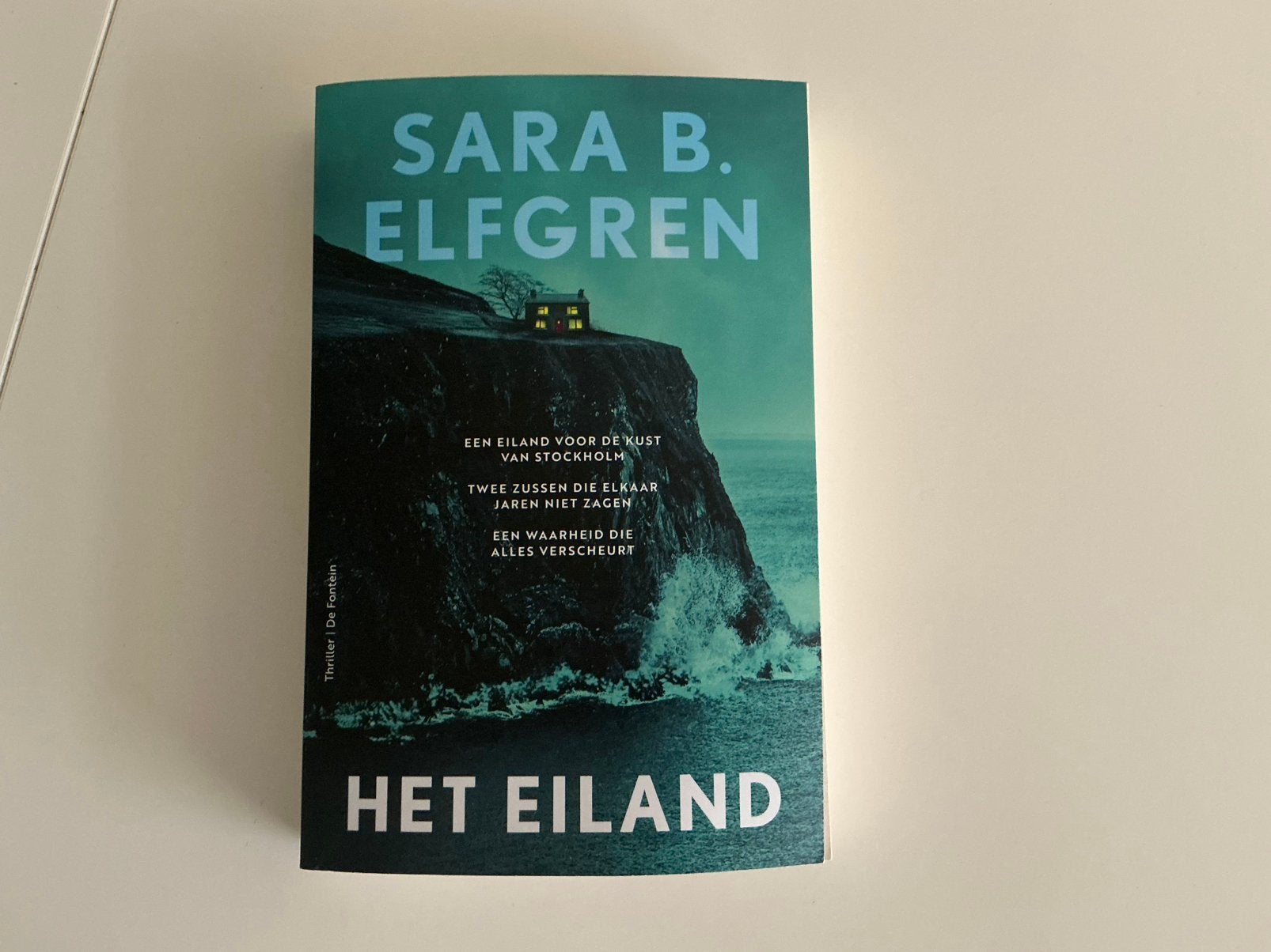 Het Eiland, Sara B. Elfgren, Ophalen of Verzenden, Zo goed als nieuw