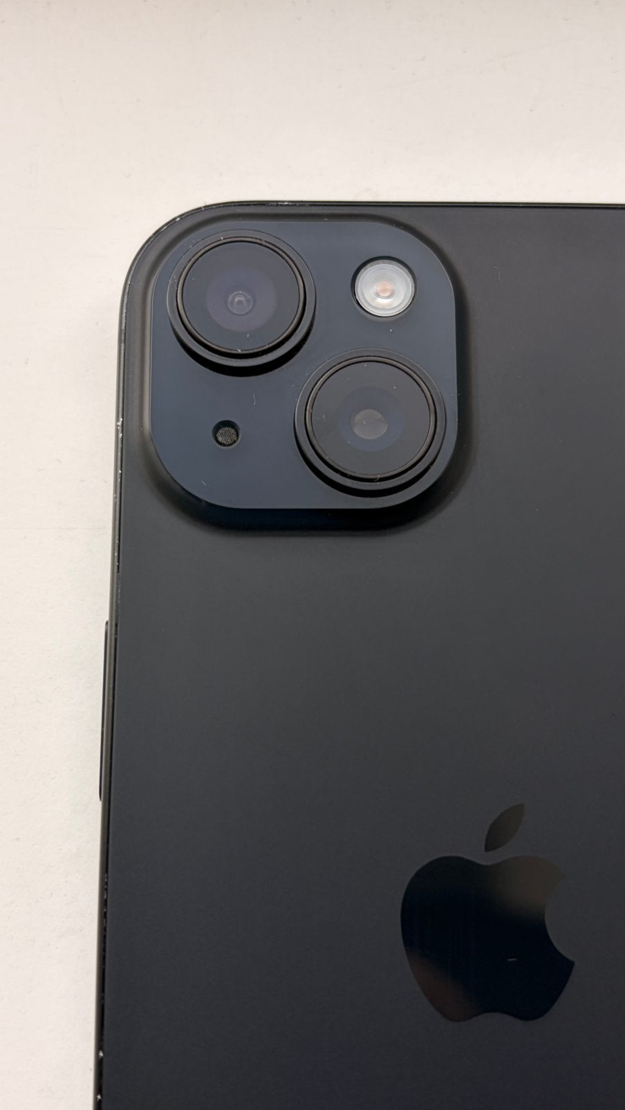 Foto 5 van Apple iPhone 15 128 GB Zwart – uitstekende staat