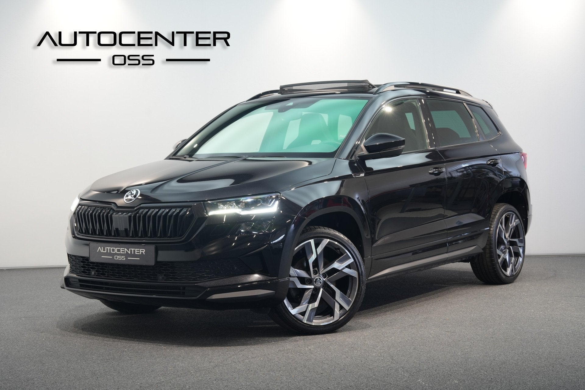 Skoda Karoq 1.5 TSI ACT Sportline  FACELIFT  PANO, Auto's, Stof, 4 cilinders, Zwart, Karoq
