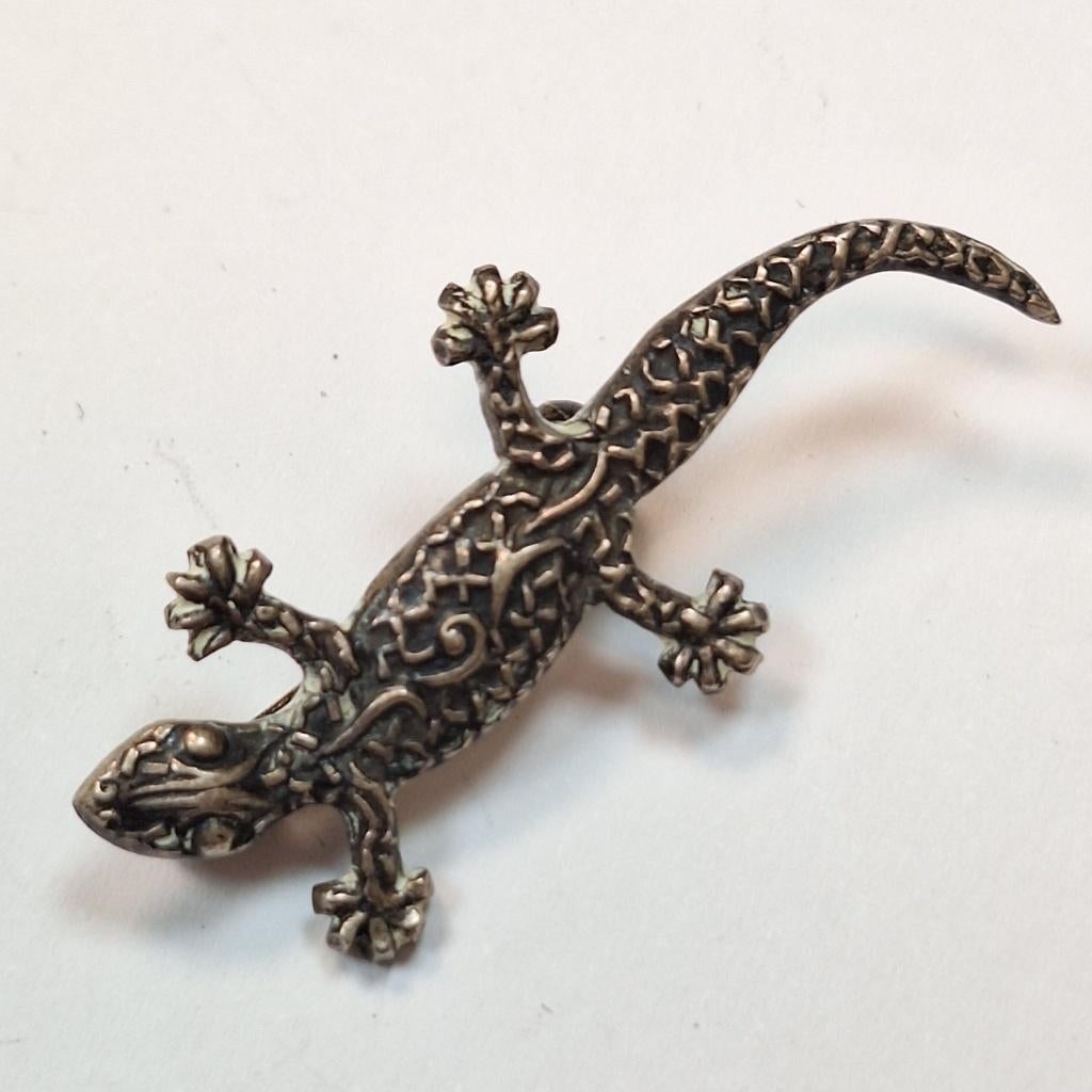 Vintage salamander speld, Verzamelen, Ophalen of Verzenden, Gebruikt, Dier of Natuur, Speldje of Pin