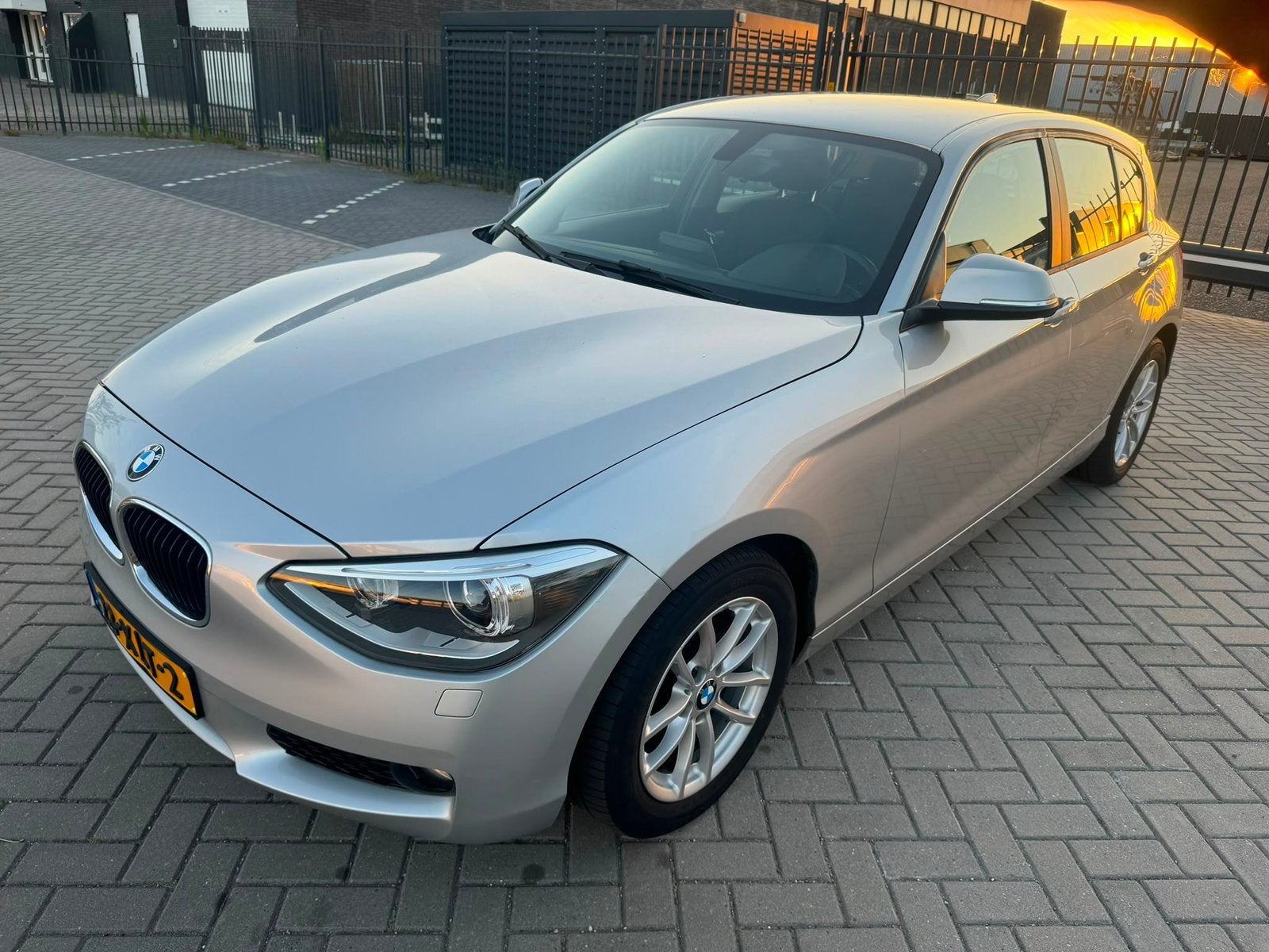 BMW 1-Serie 116i Business+ Automaat NAP 2012 Xenon CC Blueto, Zwart, 4 cilinders, Origineel Nederlands, 650 kg