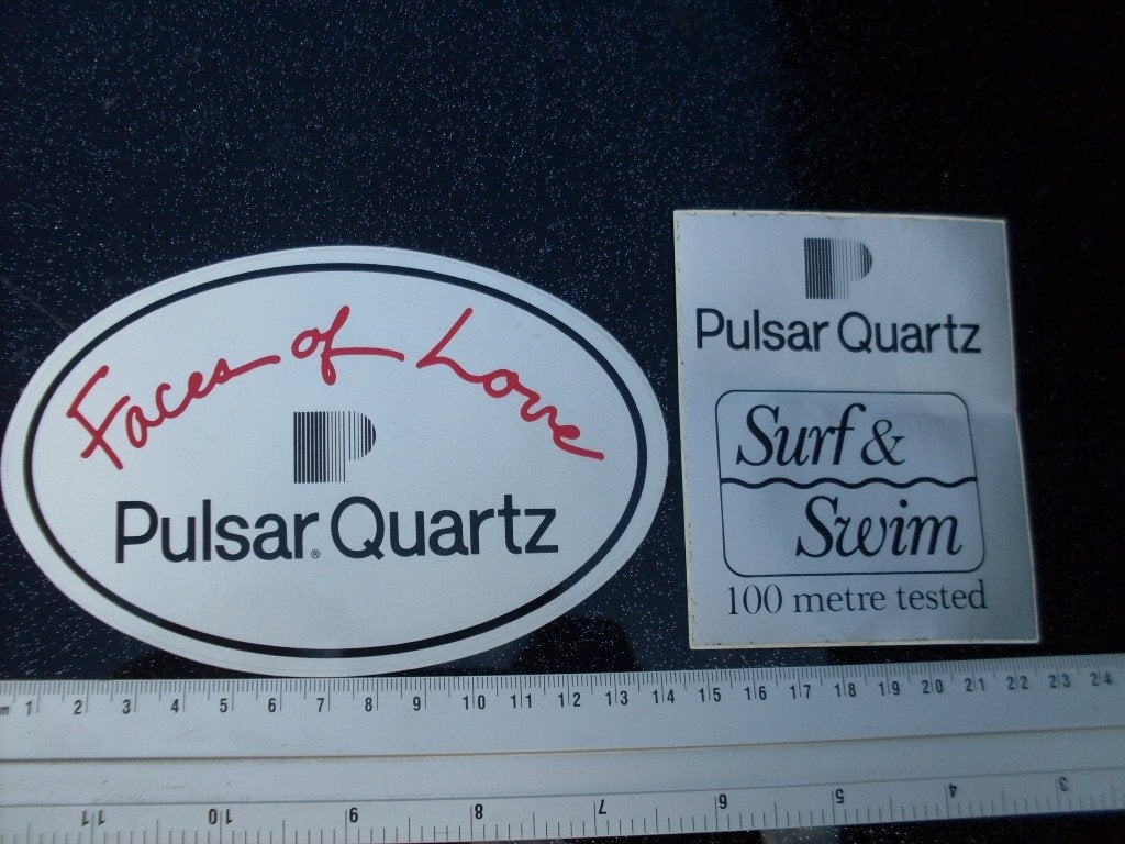 2x sticker Pulsar Quartz faces of love surf & swim, Verzenden, Zo goed als nieuw, Merk