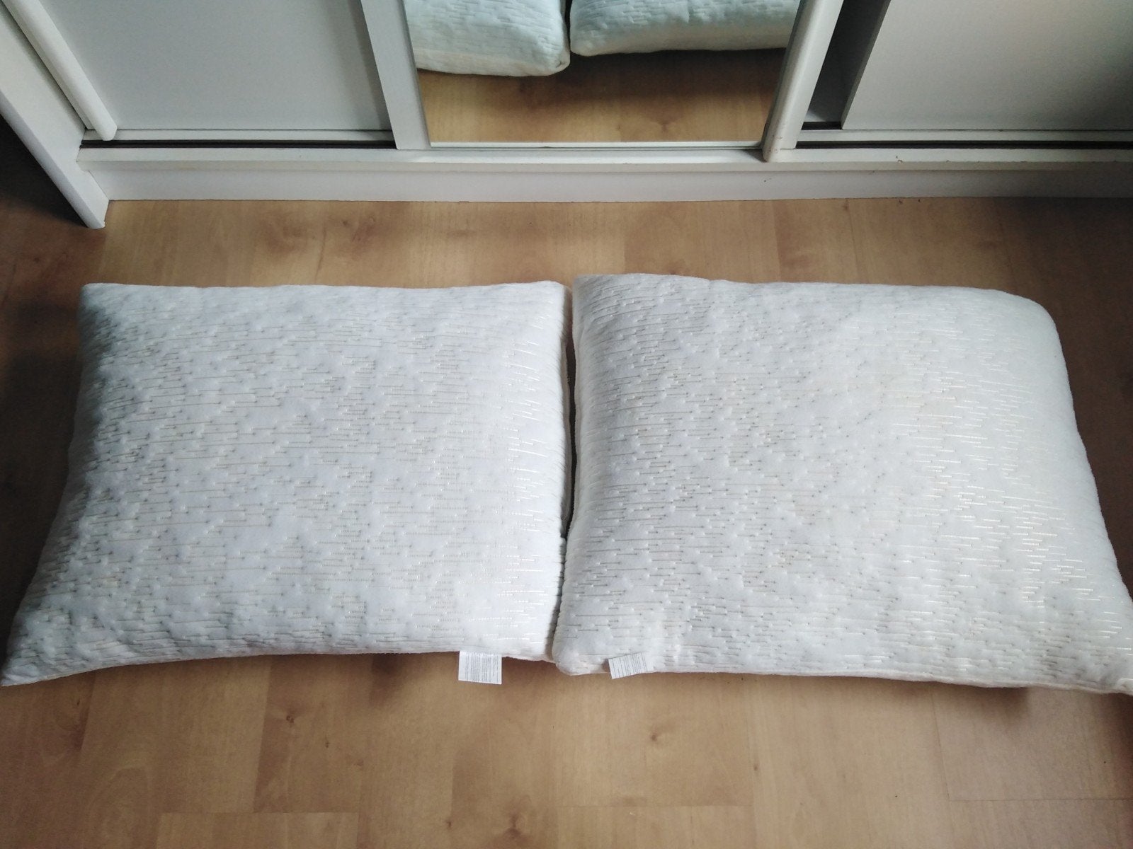2 foam kussens, Eenpersoons, Wit, Ophalen of Verzenden, Zo goed als nieuw