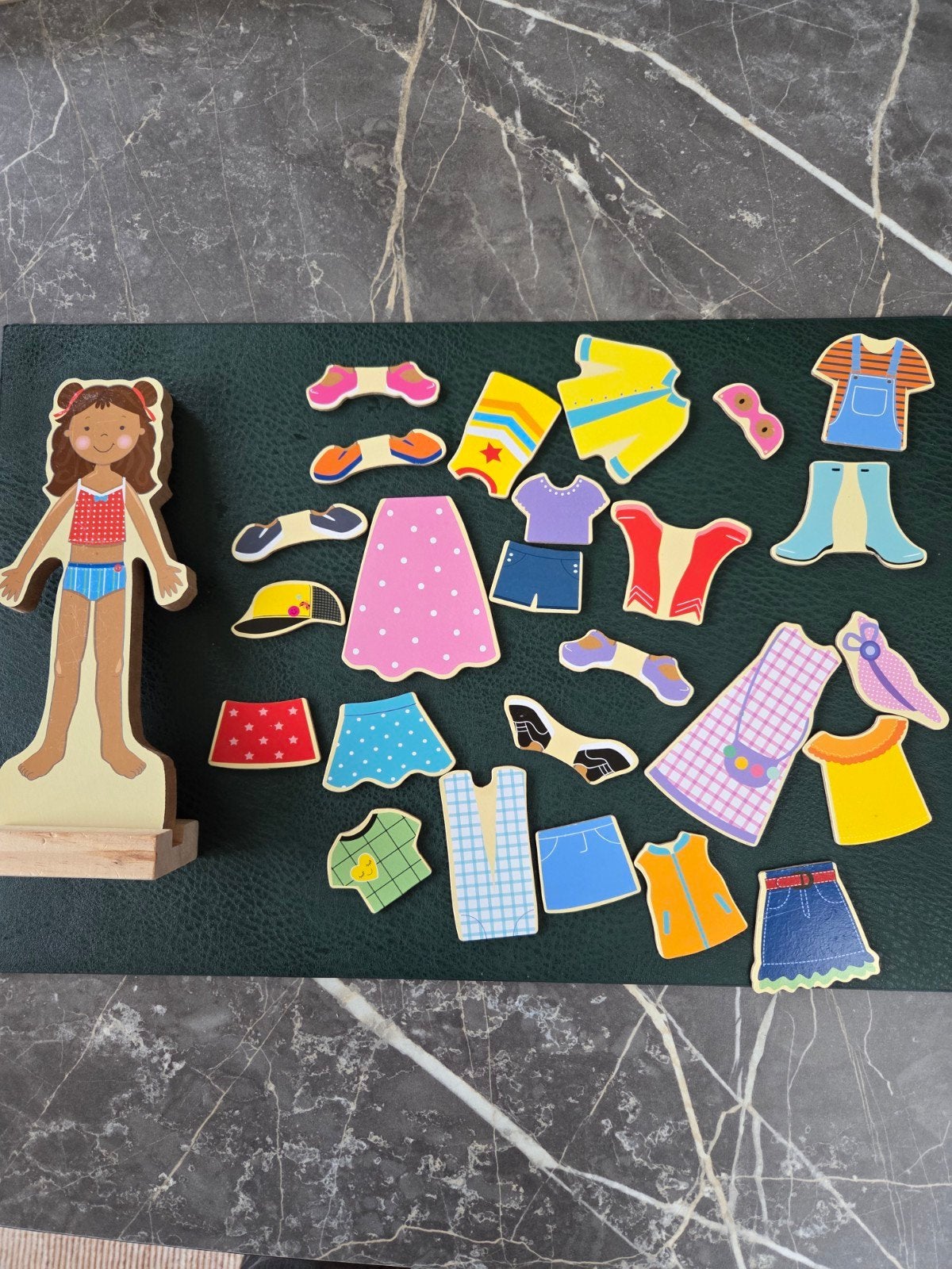 Houten aankleedpop met magnetische kleding, Ophalen of Verzenden, Zo goed als nieuw, Overige typen