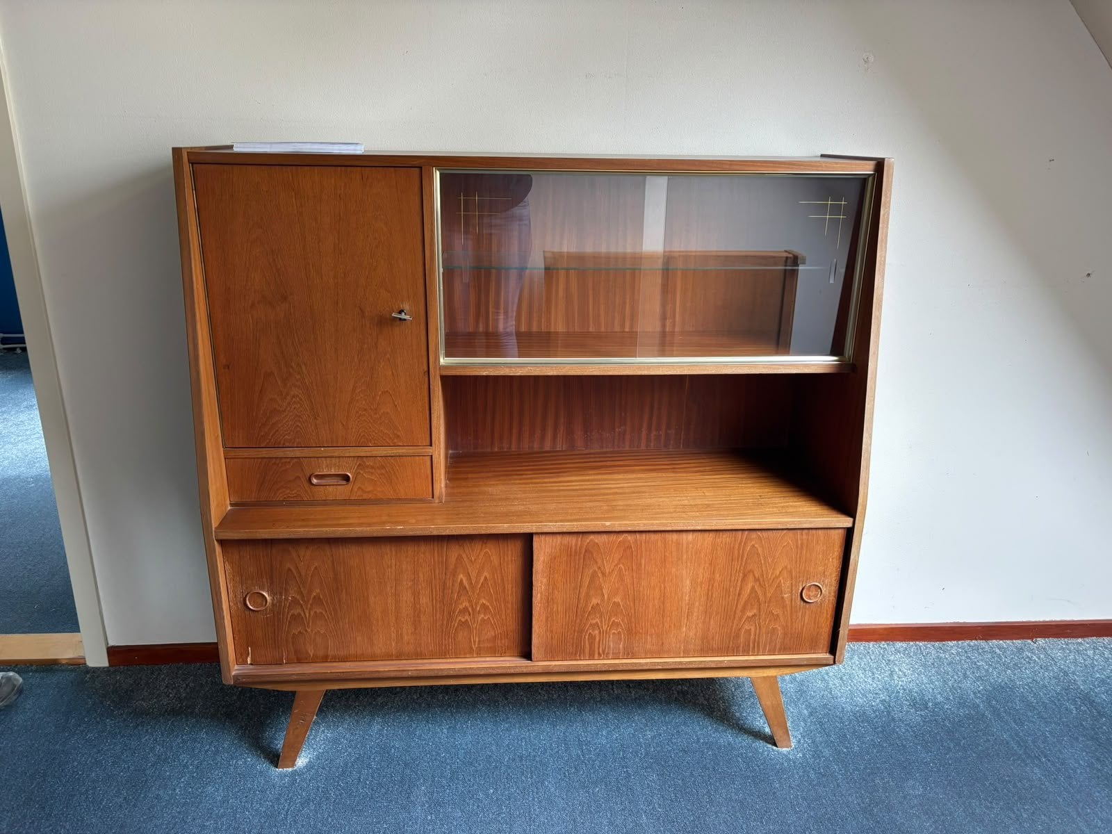 Vintage vitrinekast jaren 60 – retro mid-century