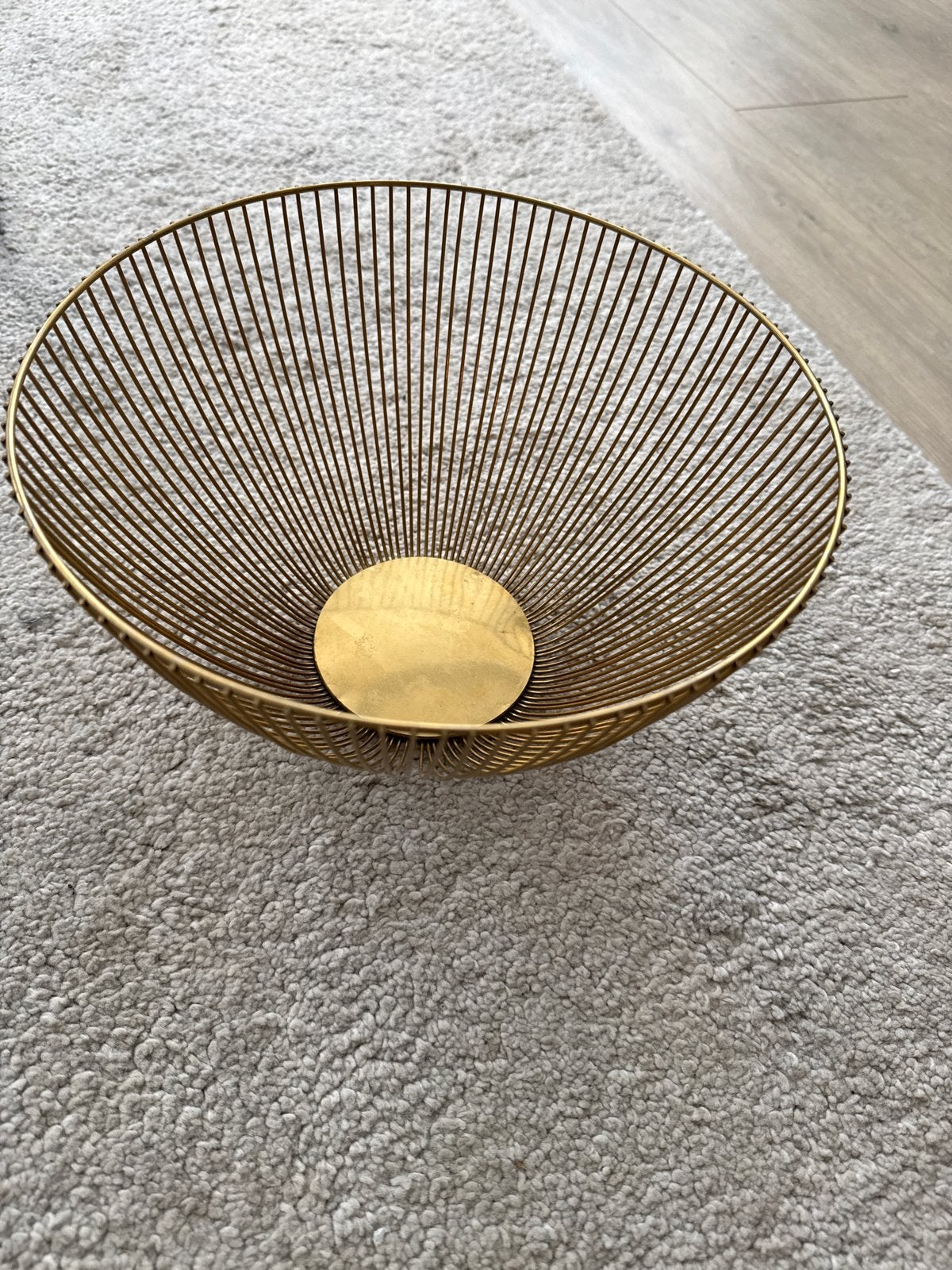 Gouden metalen schaal - Modern design fruitschaal, Huis en Inrichting, Ophalen, Schaal, Rond, Zo goed als nieuw