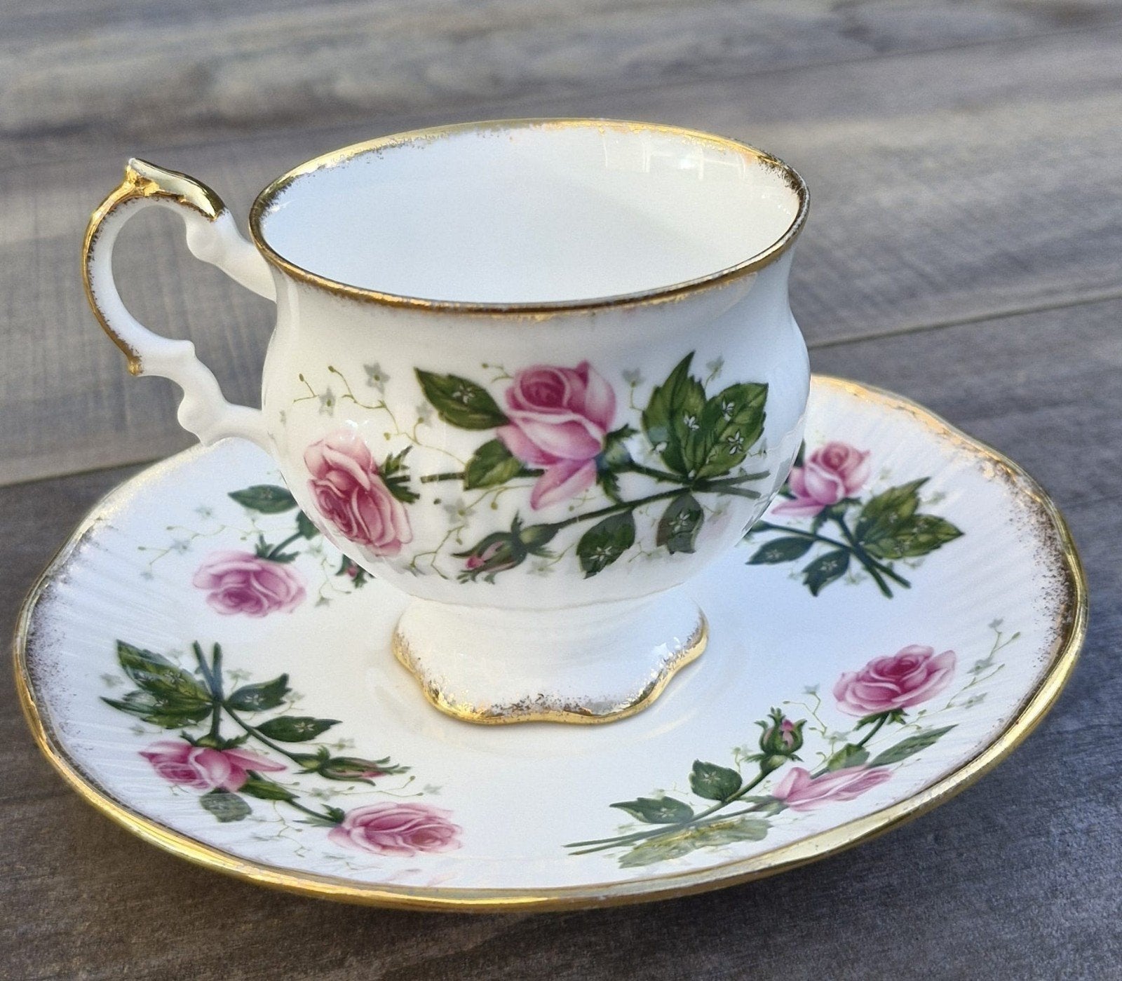 Elizabethan Fijne Bone China Rozen Theekopje en Schotel, Ophalen of Verzenden