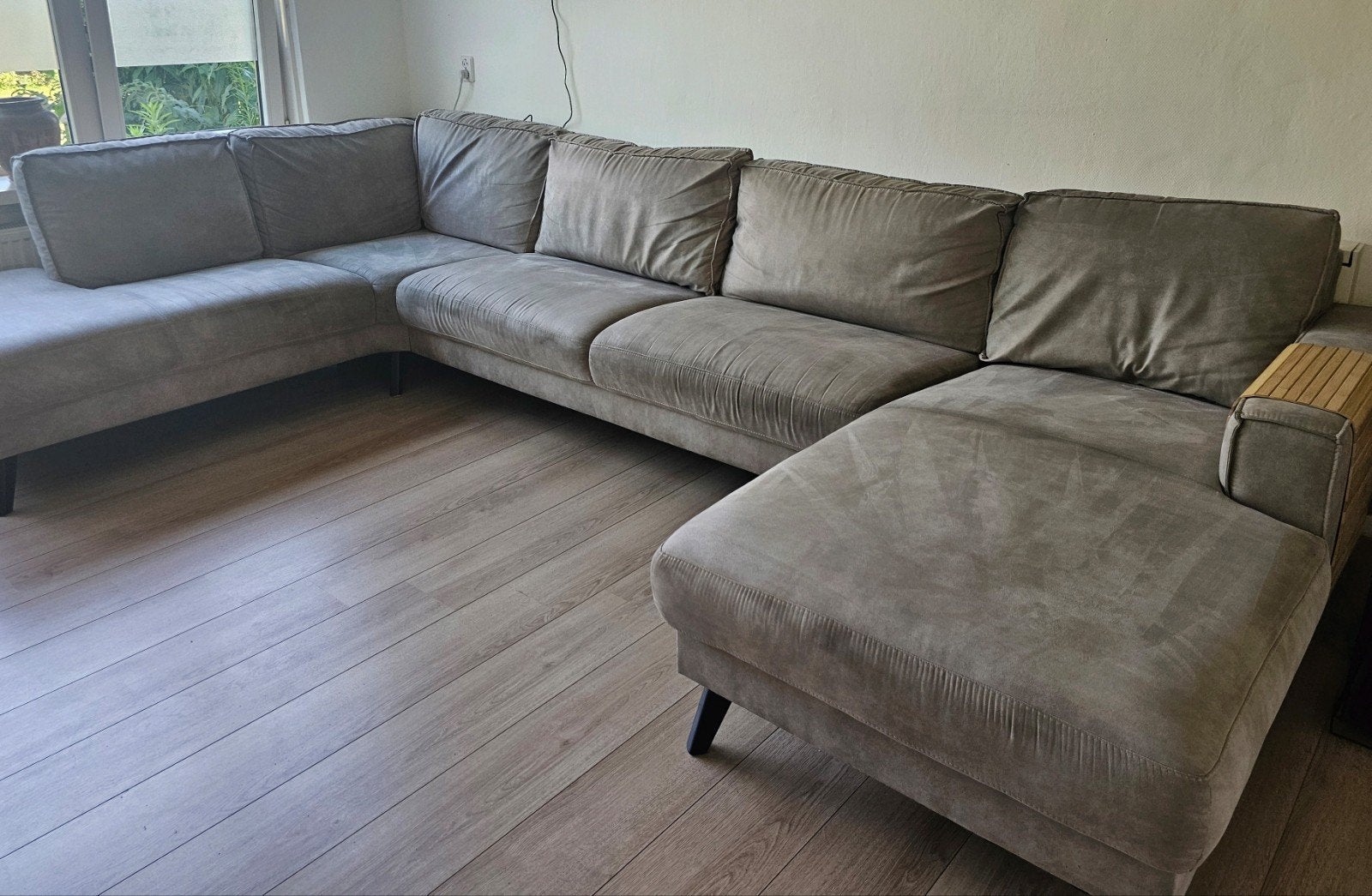 Beige / zandkleurige bank te koop, Ophalen, Zo goed als nieuw