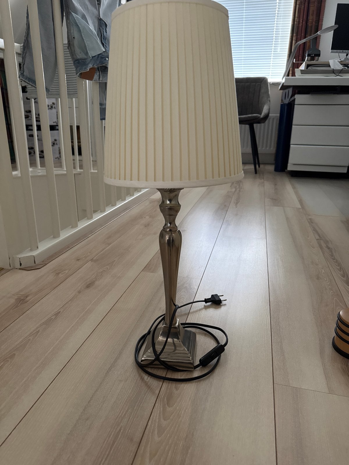 Stijlvolle tafellamp met plissé kap - 61 cm hoog, Ophalen, Zo goed als nieuw, Zilver, Metaal