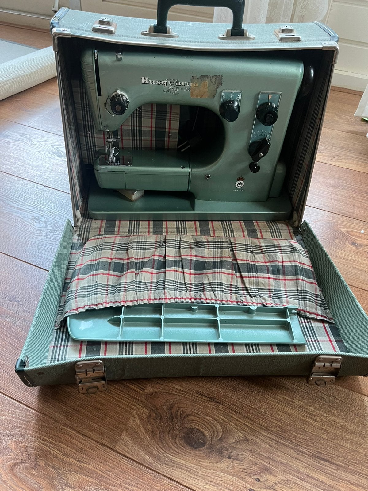 Husqvarna naaimachine type 19 E, Hobby en Vrije tijd, Naaimachines en Toebehoren, Gebruikt, Ophalen of Verzenden, Naaimachine