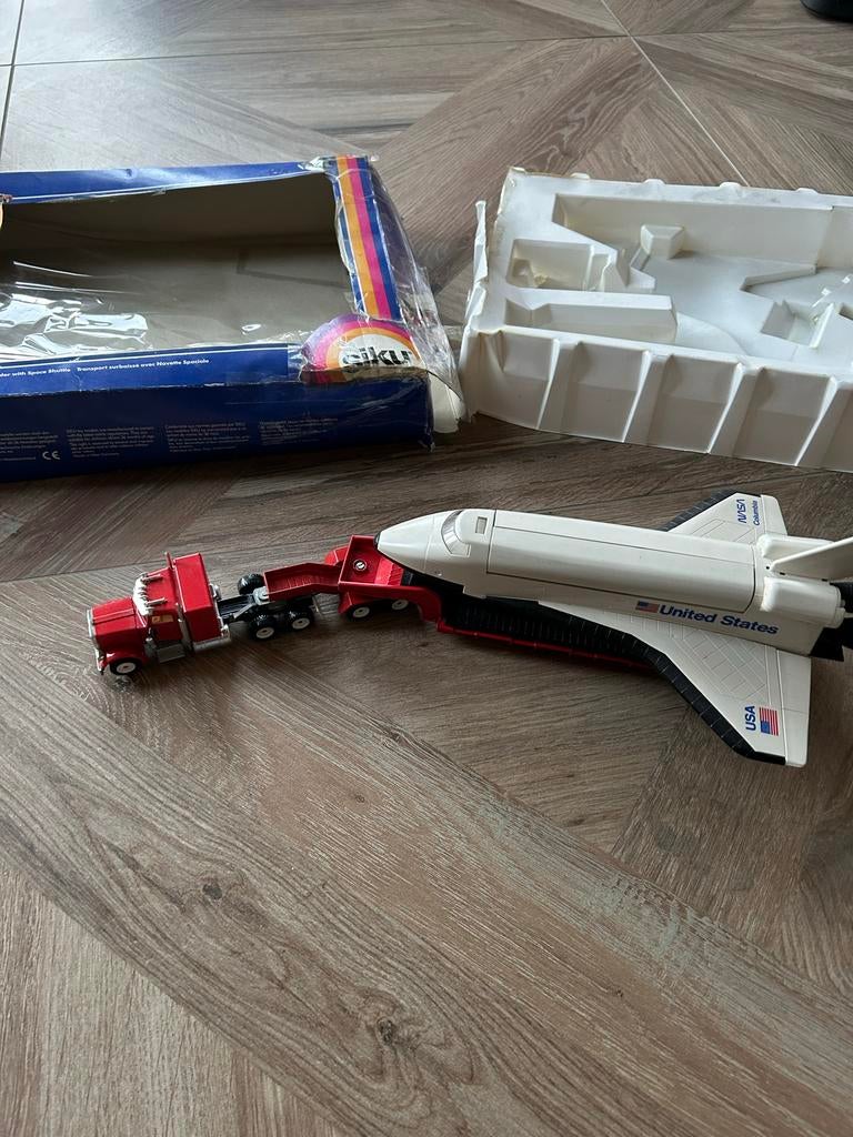 Siku Space Shuttle met vrachtwagen, Hobby en Vrije tijd, Modelbouw | Auto's en Voertuigen, Gebruikt, Overige typen, Groter dan 1:32