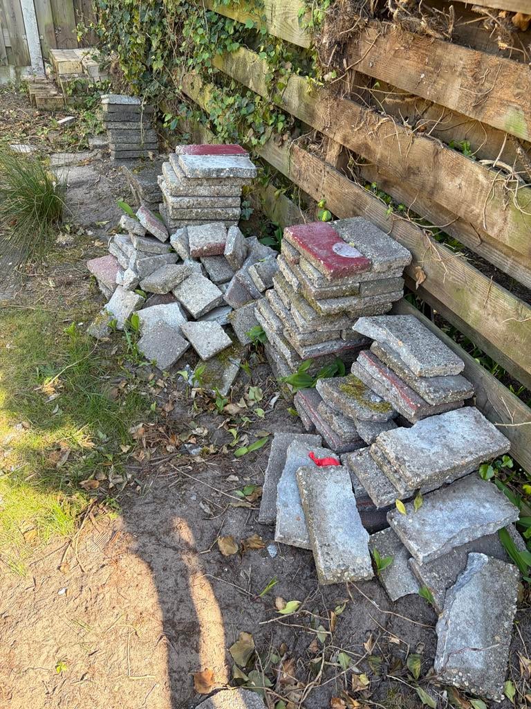 Gratis  stoeptegels en klinkers voor borders enz, Tuin en Terras, Ophalen, Gebruikt, Klinkers, 10 m² of meer