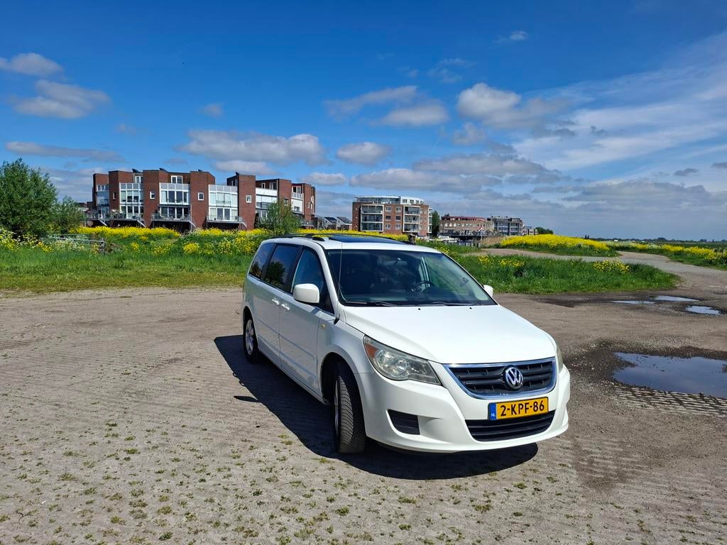Te koop Volkswagen Routan 3.8 V6 benzine, Auto's, Volkswagen, Overige modellen, 700 kg, 7 stoelen, Wit