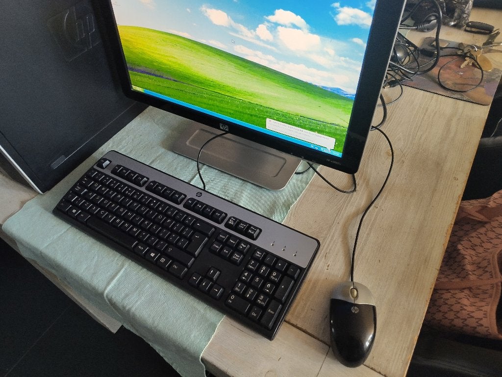 Complete Retro HP Gaming Set, Win XP, SSD ,9600GT, E8500, Ophalen, HP