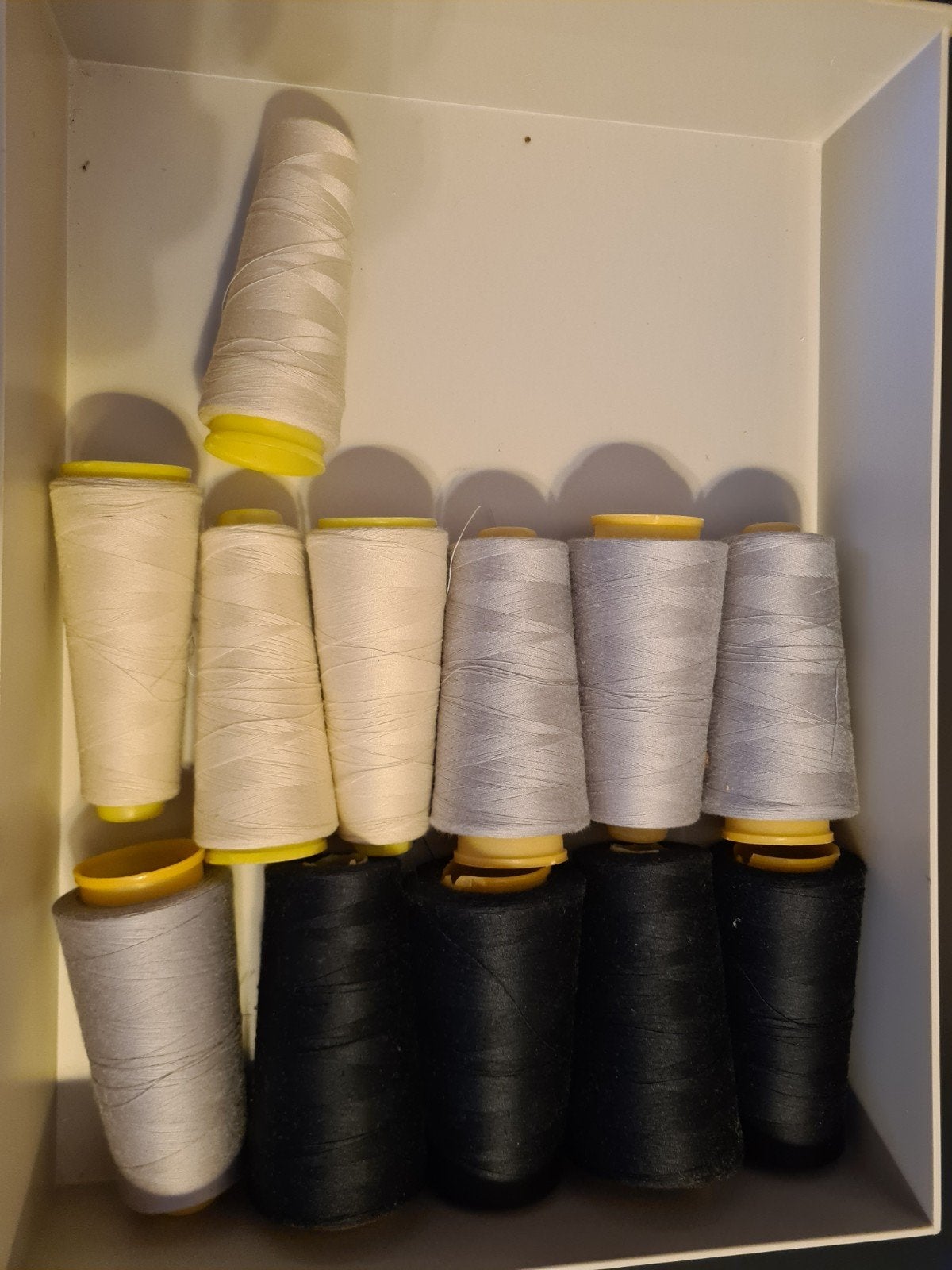 Garenklossen voor lockmachine, Hobby en Vrije tijd, Ophalen, Zo goed als nieuw, Garen of Naald(en)