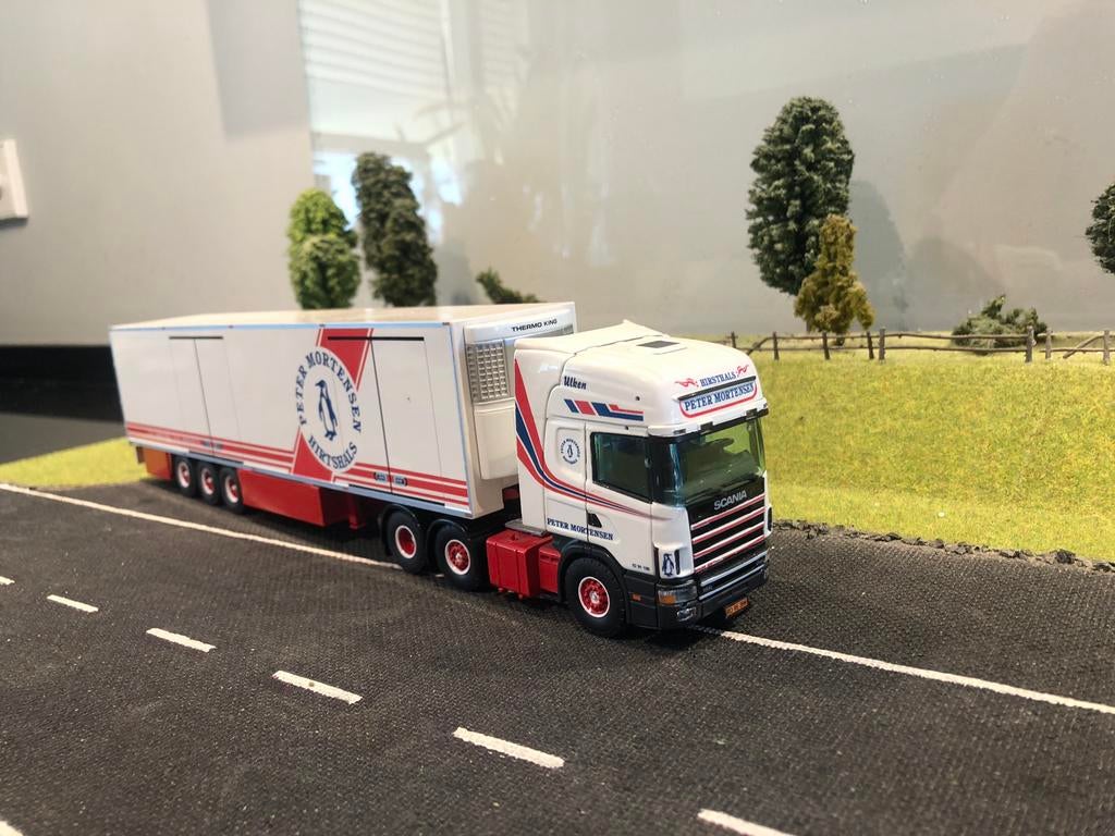 Scania 144 met koeloplegger van Mortensen, Hobby en Vrije tijd, Modelauto's | 1:50, Ophalen of Verzenden, Zo goed als nieuw, Bus of Vrachtwagen