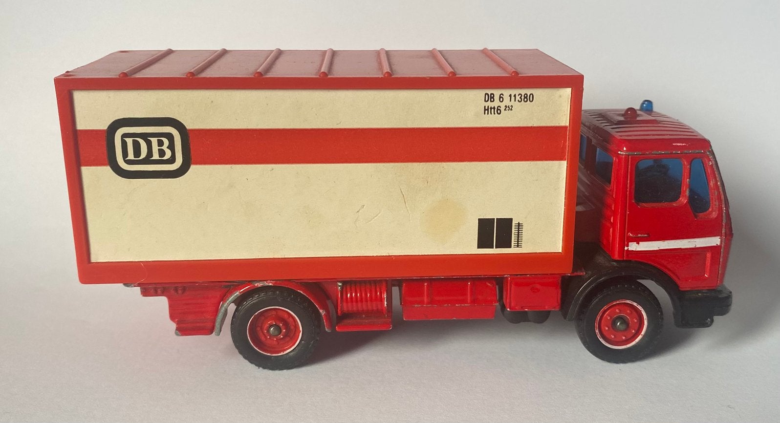 Mercedes Benz vrachtauto 1:50, Ophalen of Verzenden, Zo goed als nieuw, Bus of Vrachtwagen
