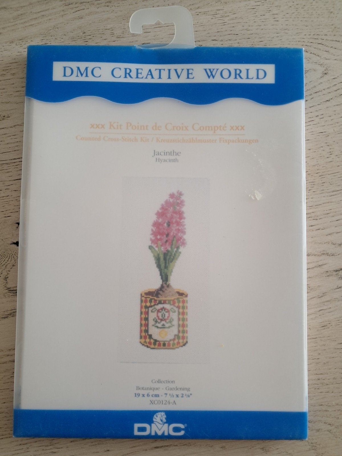 DMC borduurpakket 'Hyacinth' - nieuw en compleet, Ophalen of Verzenden, Nieuw, Handborduren, Borduurpakket