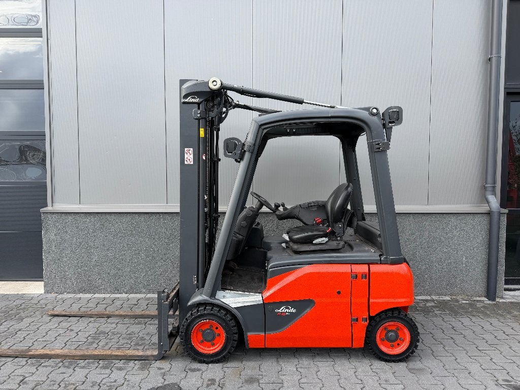 Linde E16 elektrische heftruck 'triplo' 'sideshift', Linde, Heftruck, Ophalen of Verzenden, 1000 tot 2000 kg