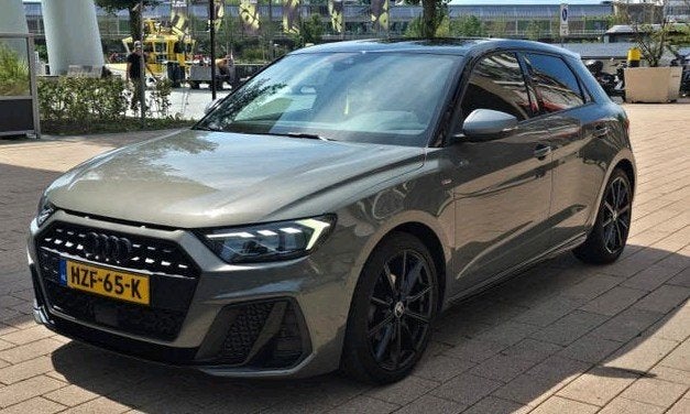 Audi A1 Sportback 30 TFSI S Line Virtual/CarPlay/Stoelverwar, Auto's, Audi, Stof, A1, 610 kg, Particulier