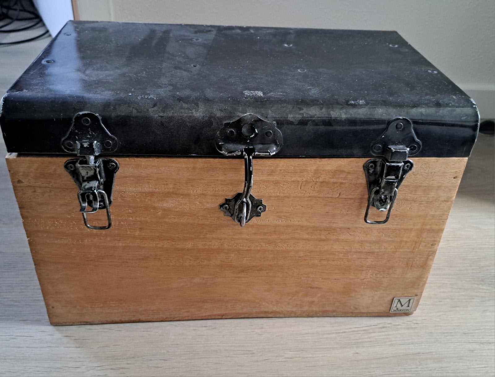 Vintage Marvon houten kist met metalen deksel, Huis en Inrichting, Ophalen