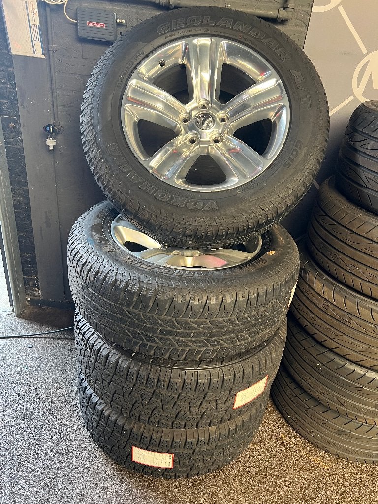 dodge ram velgen 20inch + yokohama winterbanden, Ophalen, Gebruikt, 275 mm, Winterbanden