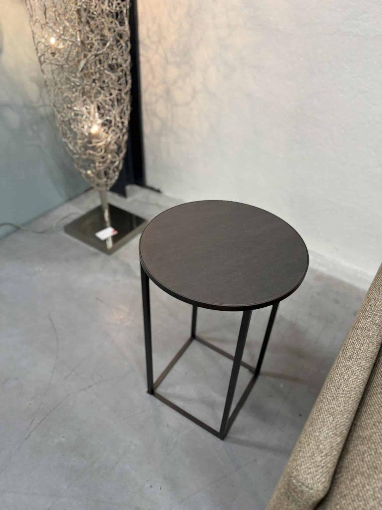 Nieuw Leolux Prismo bijzettafel keramiek Design Tafel, Huis en Inrichting, Tafels | Bijzettafels, Overige materialen, Leolux, Info@leolux.nl