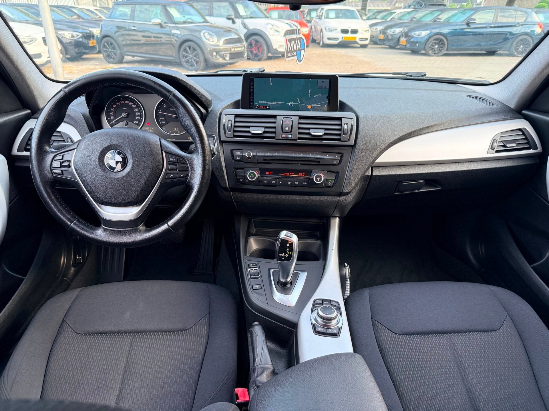 BMW 1-serie 116i Business+ Automaat|Nieuwe Ketting + Klepsea, Auto's, BMW, Euro 5, Gebruikt, Zwart, 4 cilinders
