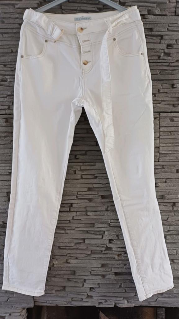 Goede wit/crème spijkerbroek Red Button, maat 40, model Jani, Wit, Ophalen of Verzenden, Zo goed als nieuw, W30 - W32 (confectie 38/40)