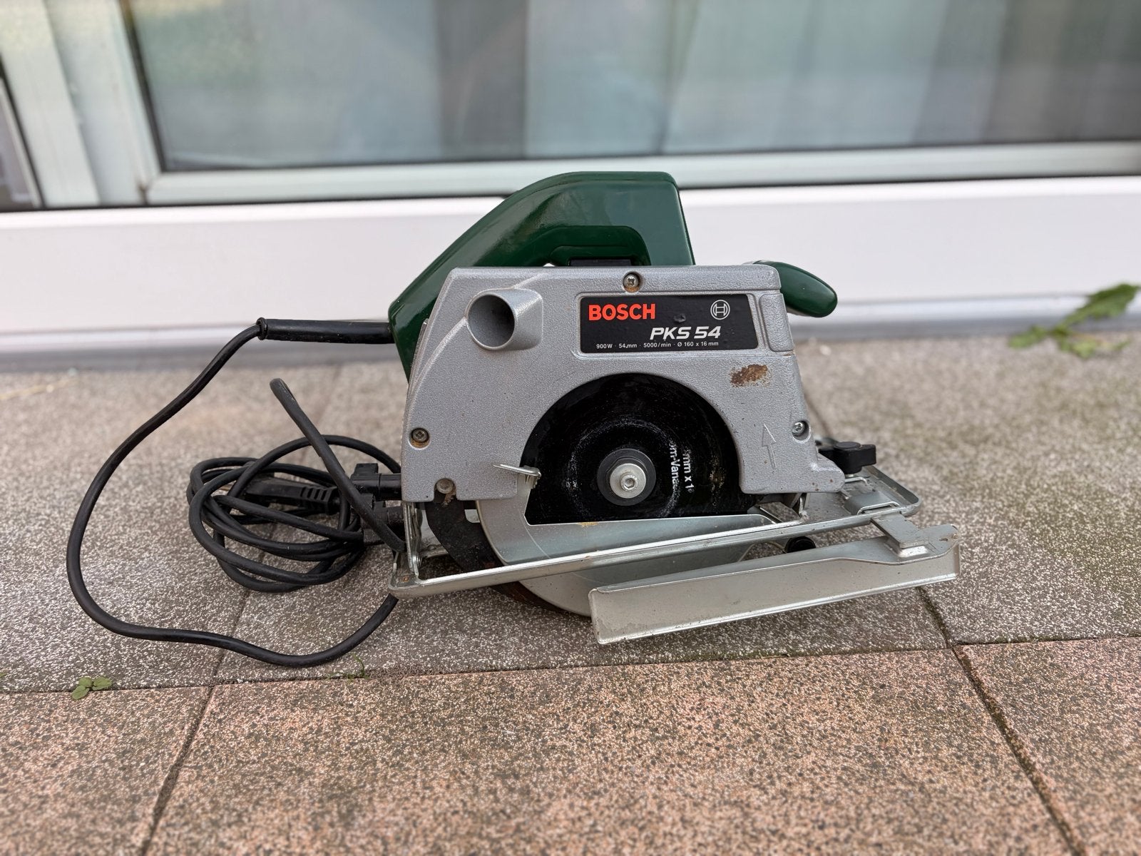Bosch PKS 54 Cirkelzaag 900W met zaagblad en parallelgeleide, Gebruikt, Cirkelzaag, 600 tot 1200 watt, Ophalen of Verzenden