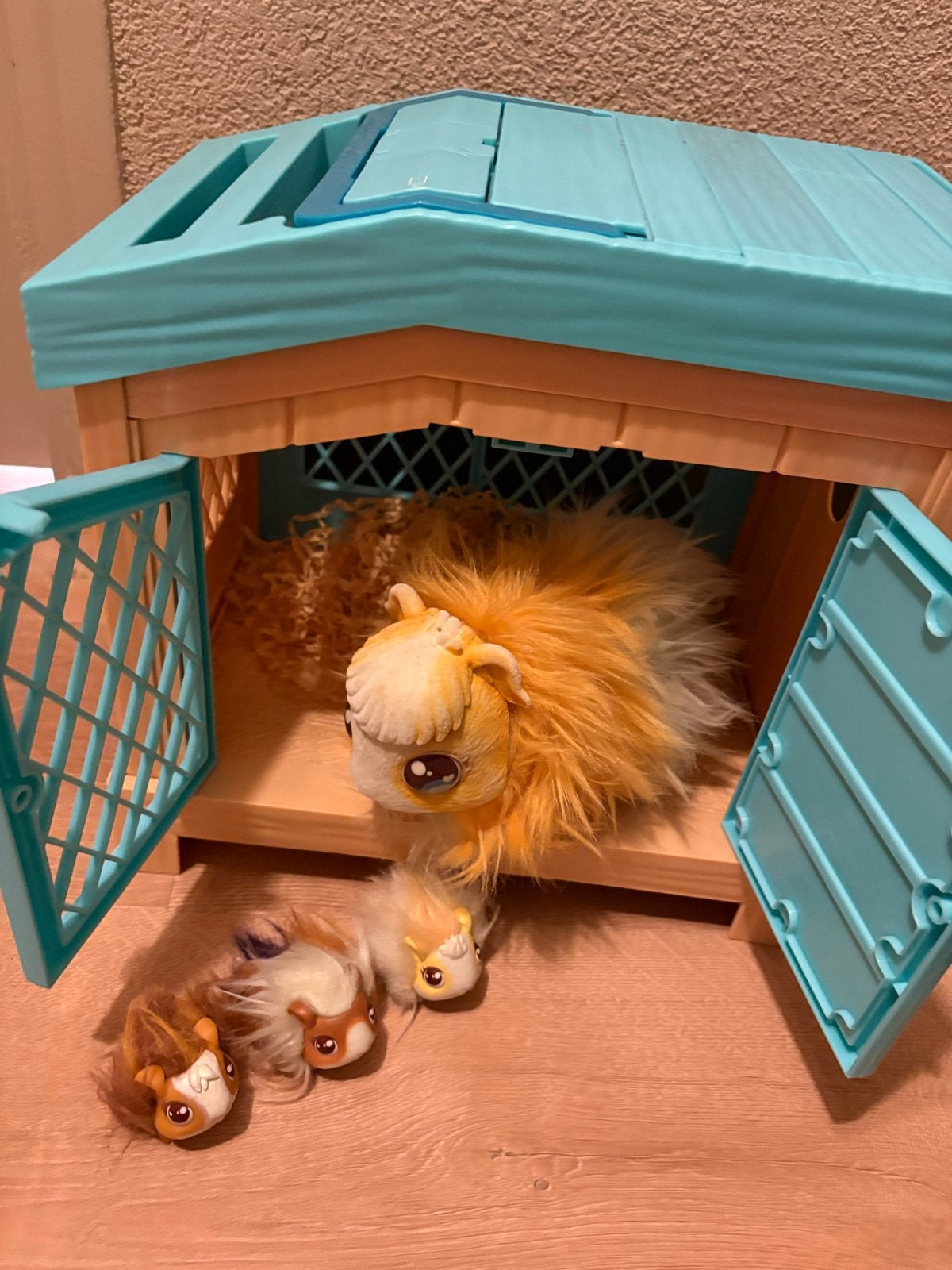 Little Live Pets cavia huis met mama en baby's, Ophalen of Verzenden, Zo goed als nieuw, Jongen of Meisje