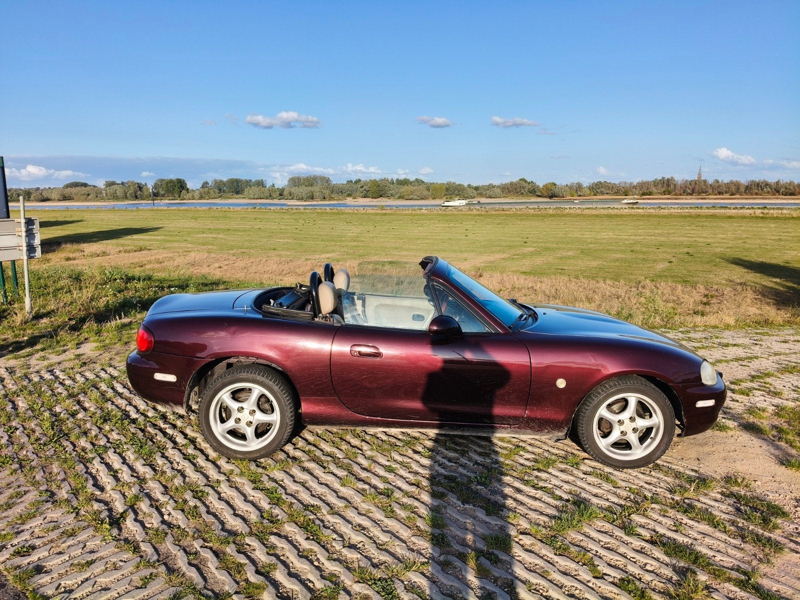 Mazda MX-5 1.6 I 2000 Rood, Achterwielaandrijving, 40 €/maand, 4 cilinders, Cabriolet