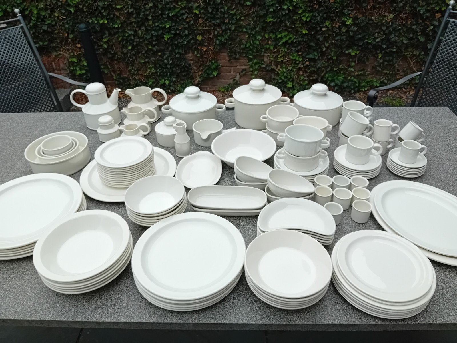 Compleet Stonehenge Midwinter Plain White Wedgwood servies, Huis en Inrichting, Ophalen of Verzenden, Zo goed als nieuw, Compleet servies