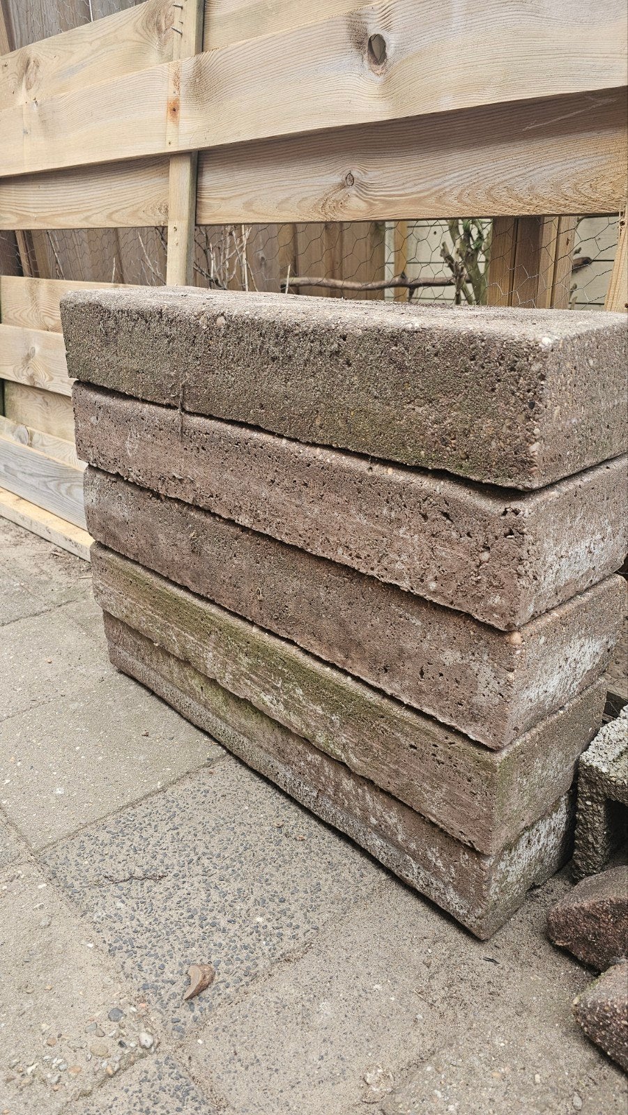 Gratis af te halen: 5 betonnen/stenen bielzen, Tuin en Terras, Ophalen, Gebruikt, Biels, Minder dan 100 cm