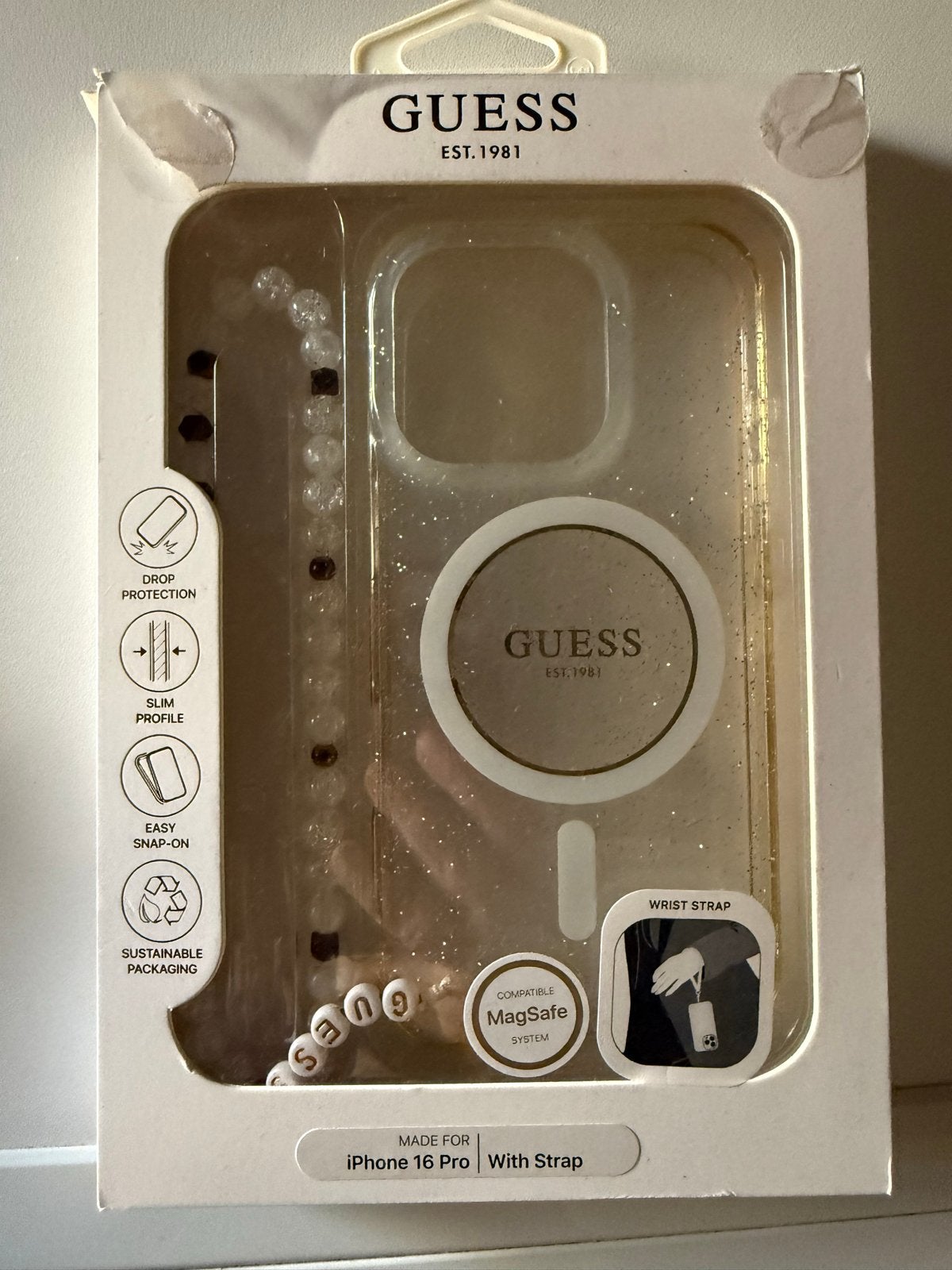 Guess iPhone 16 Pro Hoesje met MagSafe en Polsbandje, Kunststof, IPhone 16 Pro, Gebruikt, MagSafe