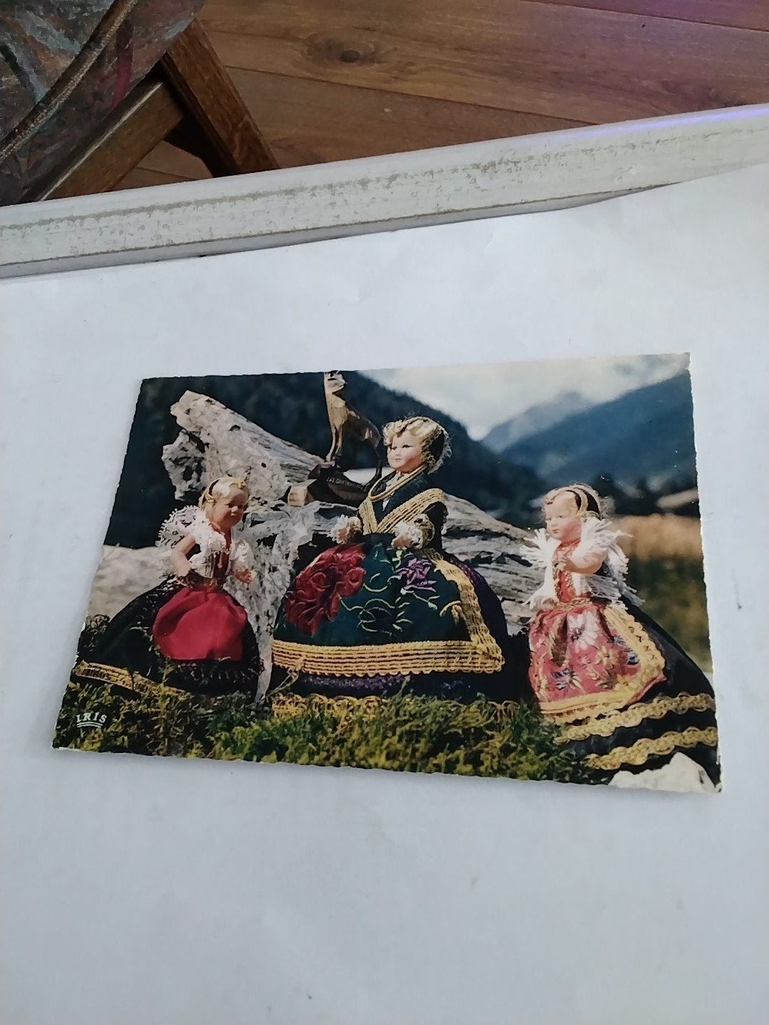 Oude ansichtkaart: Poppen in traditionele klederdracht, Ophalen of Verzenden, 1960 tot 1980, Gelopen