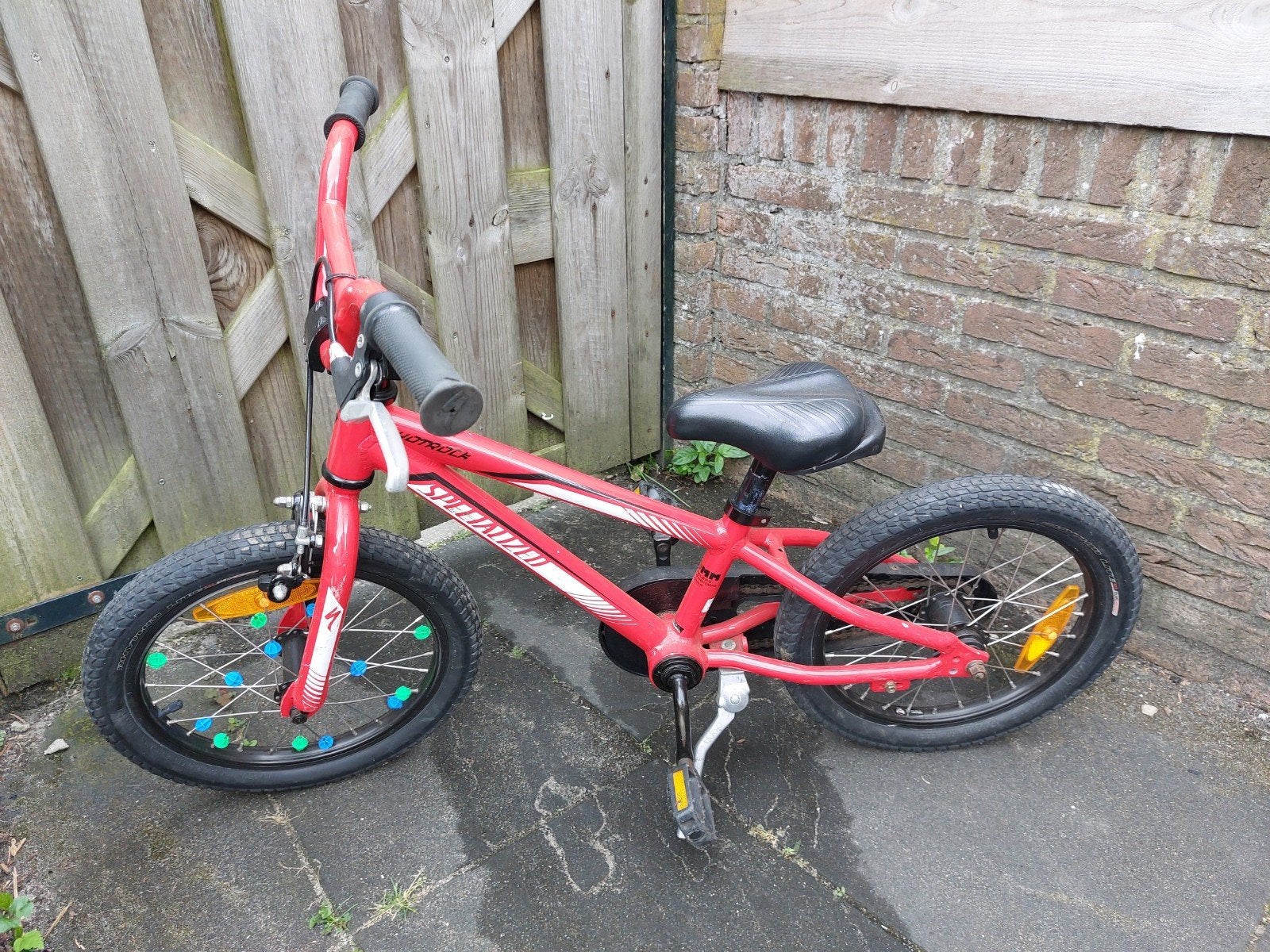 Specialized Hotrock 16 inch kinderfiets rood, Fietsen en Brommers, Fietsen | Kinderfietsjes, Ophalen, Gebruikt, 16 tot 20 inch