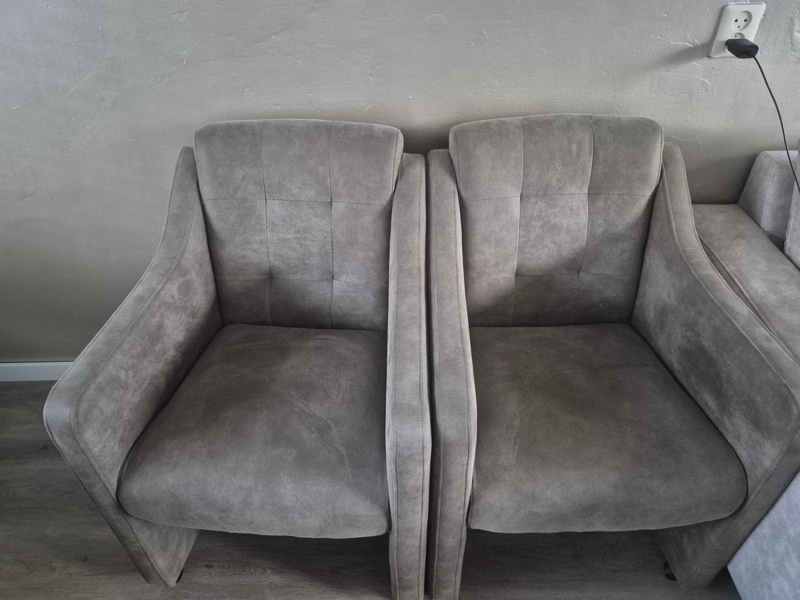 Set van 4 comfortabele grijze/bruine eetkamerstoelen, Gebruikt, Ophalen of Verzenden, Vijf, Zes of meer stoelen, Modern