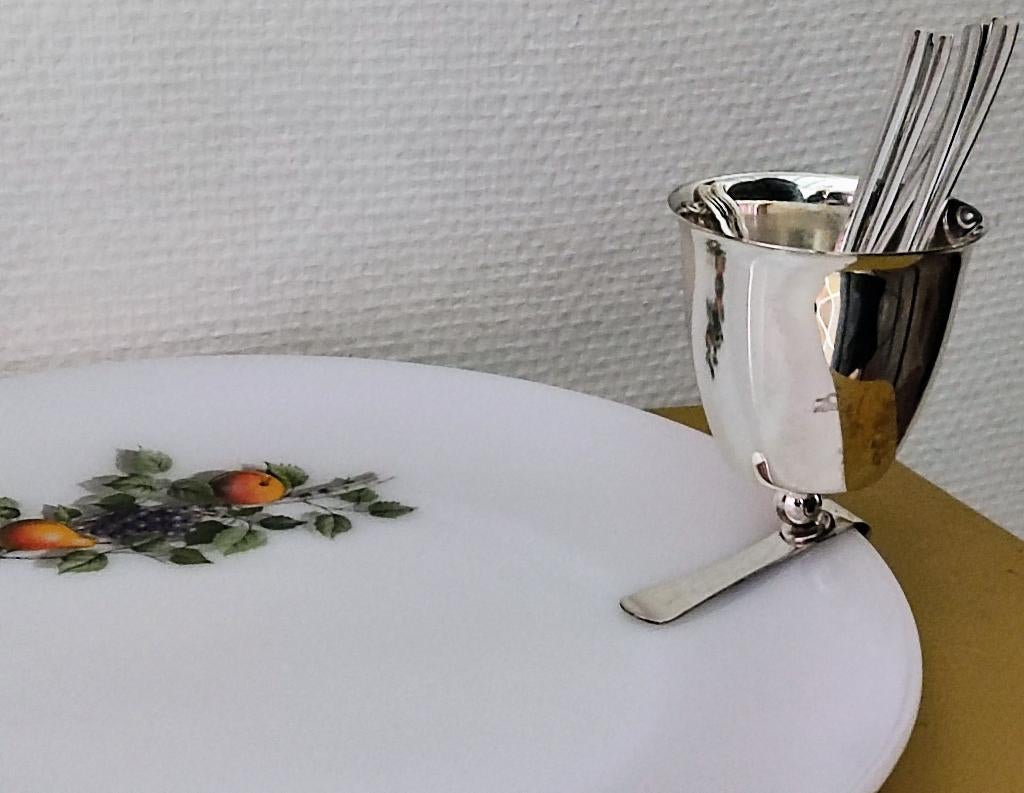 Verzilverd vaasje/houder met bordklem voor taartvorkjes, Antiek en Kunst, Ophalen of Verzenden