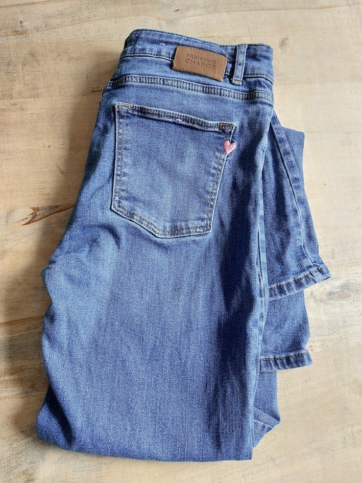Fabienne Chapot flared jeans W26/L34 – Blauw met roze hartje, Kleding | Dames, Blauw, Ophalen of Verzenden, Zo goed als nieuw