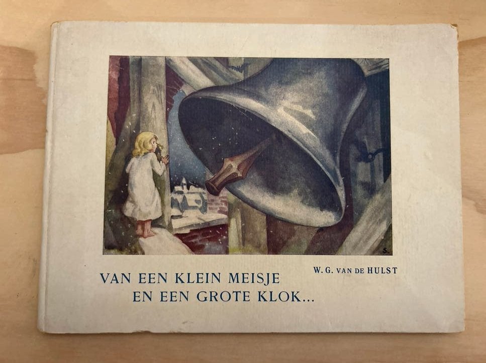 Van een klein meisje en een grote klok - W.G. van de Hulst, Antiek en Kunst, Antiek | Boeken en Bijbels, Ophalen of Verzenden
