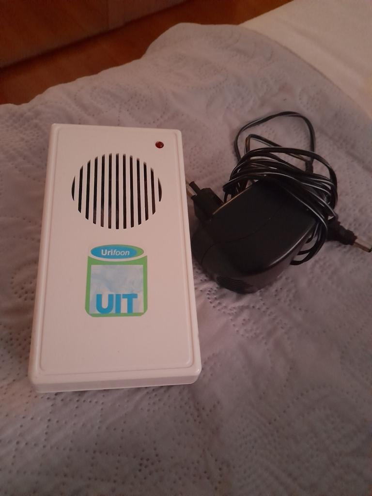 Urifoon markasi ait bir plaswekker(yatak islatma alarmi)alic, Ophalen, Ongediertebestrijding