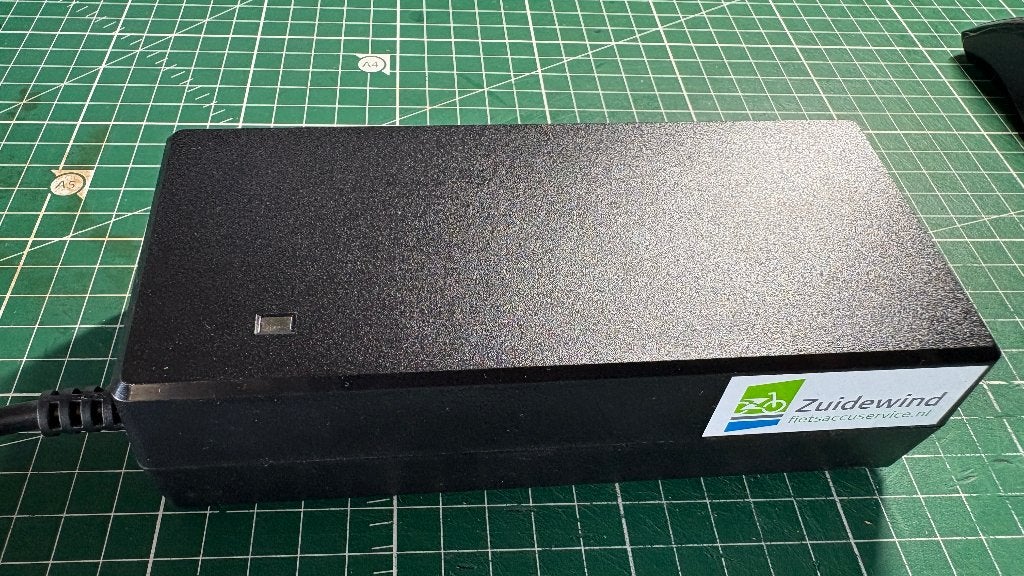 Li-Ion  Battery Charger - SSLCD084V42M, Fietsen en Brommers, Fietsaccessoires | Fietsaccu's, Ophalen of Verzenden, Zo goed als nieuw