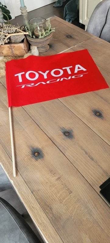NIEUW: Rode Toyota Racing Vlag – direct vanaf het circuit, Ophalen of Verzenden, Nieuw