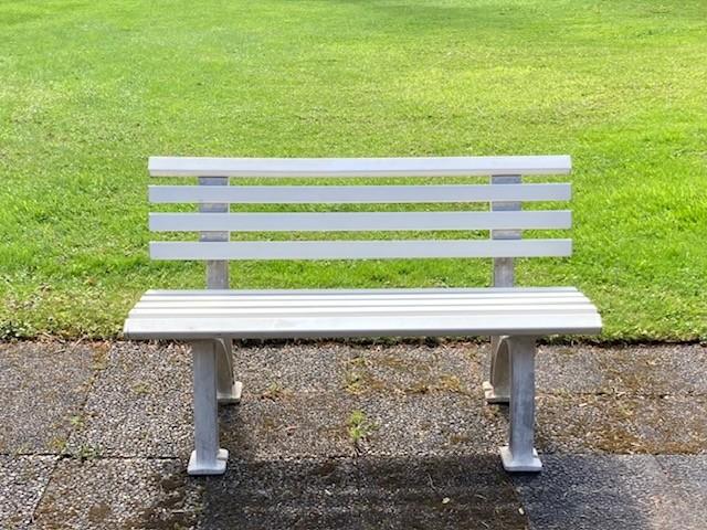 Vintage tuinbank  wit, Tuin en Terras, Ophalen of Verzenden, Gebruikt, Kunststof
