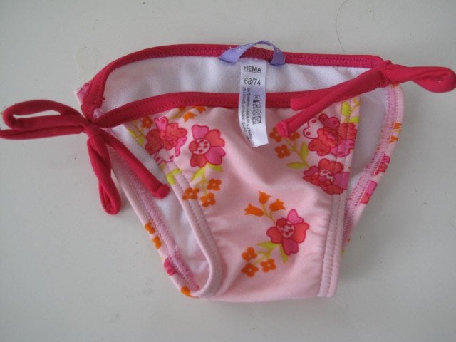 Mooi zwembroekje van de Hema maat 68 -74, Kinderen en Baby's, Babykleding | Baby-zwemkleding, Meisje, Bikinibroekje, Ophalen of Verzenden