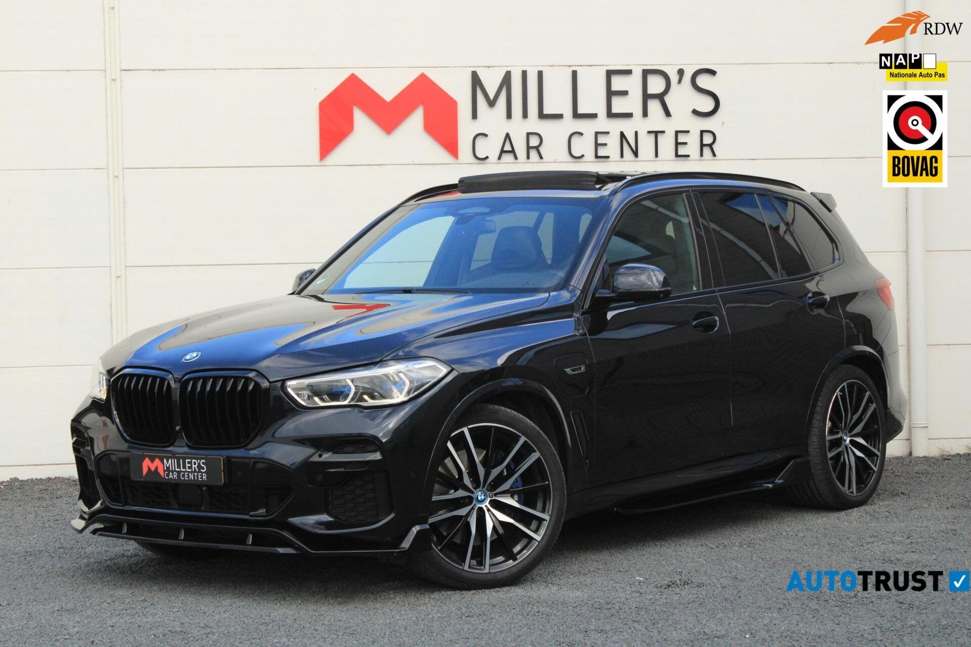 BMW X5 xDrive45e M-Sport Achteras|B&W|Skylounge|Massage|Soft, Auto's, Dealer onderhouden, Gebruikt, 394 pk, Met garantie (alle)