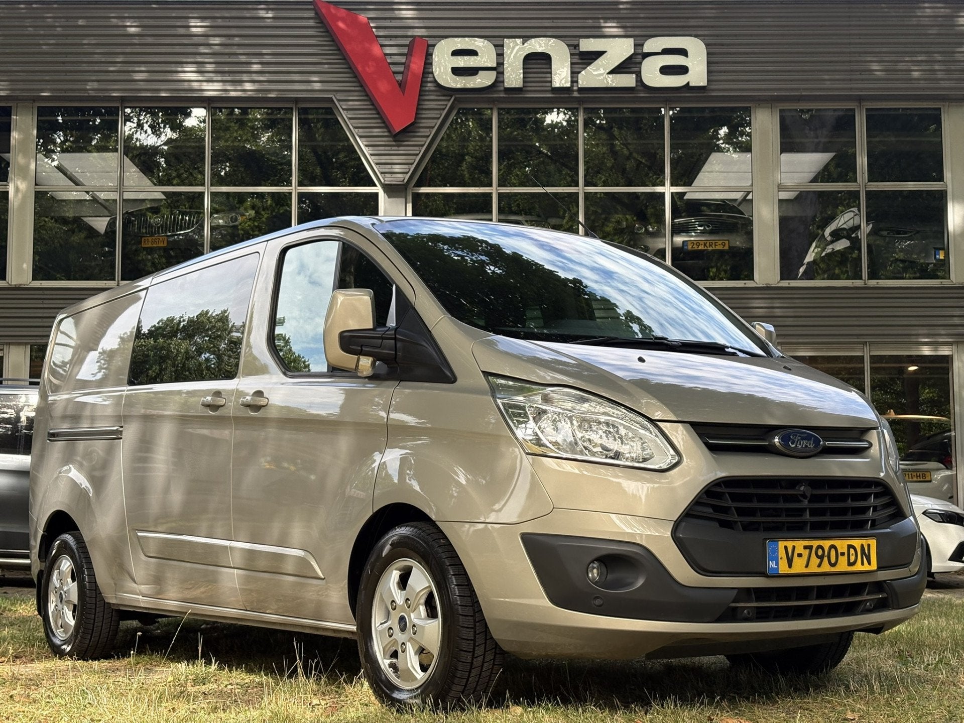 Ford Transit Custom 290 2.0 TDCI L2H1 Trend DC (bj 2017), Auto's, Voorwielaandrijving, 4 cilinders, Bruin, Automatische klimaatregeling