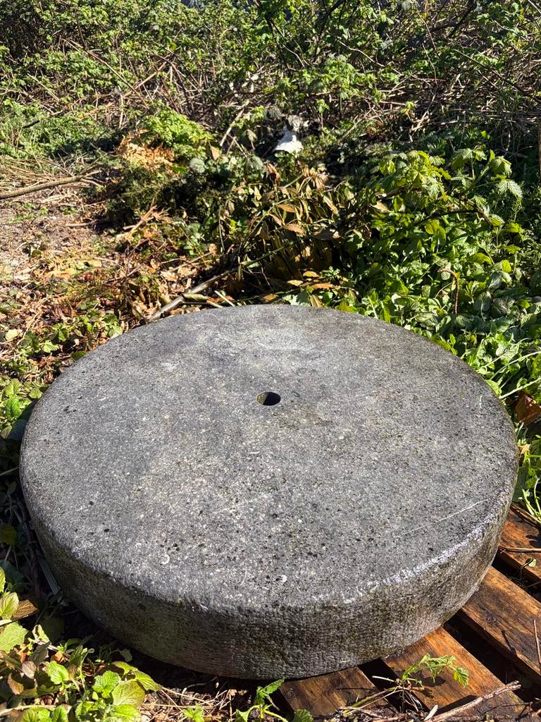 Molensteen 80 cm, Tuin en Terras, Tuinbeelden, Ophalen, Zo goed als nieuw, Steen