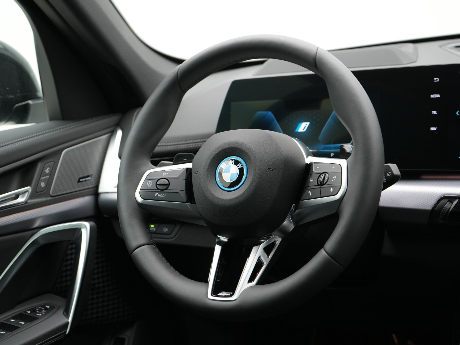 BMW X1 xDrive25e M-Sport Pro (bj 2026, automaat), Dealer onderhouden, 48 km/l, Met garantie (alle), Zwart